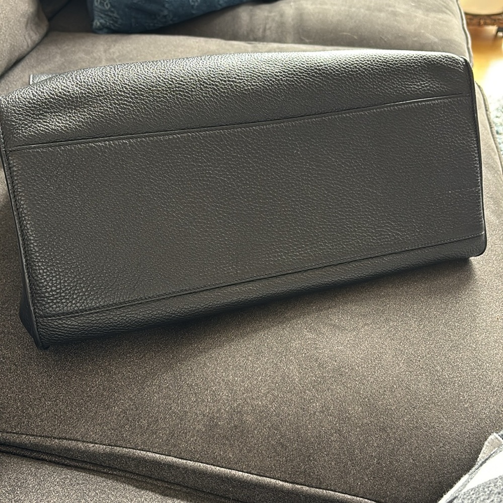 Cuyana Oversized Double Loop Bag - Picture 9 of 14